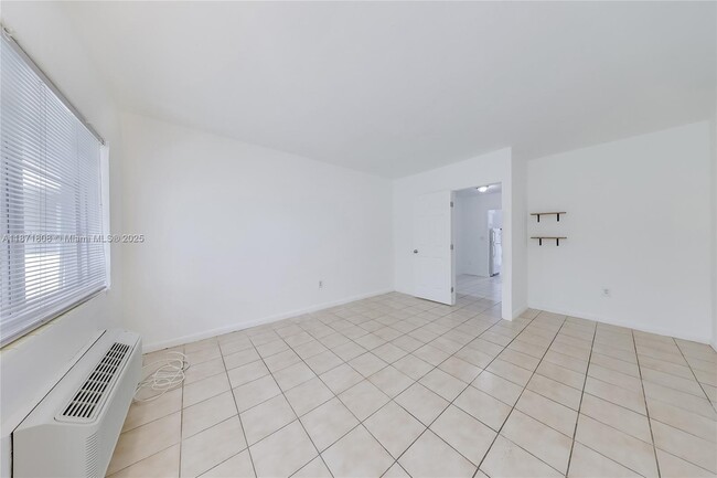 Building Photo - 6930 Rue Versailles Dr