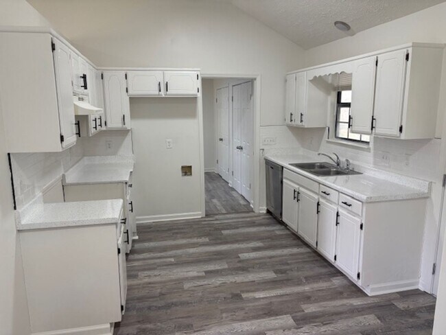 Building Photo - COMING SOON  LaVergne 3BR/1BA new floors, fresh paint, 1 acre lot