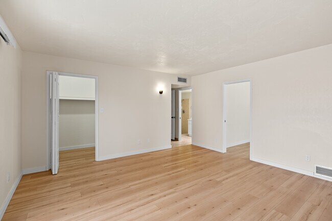 Building Photo - 280 S Atlanta Dr