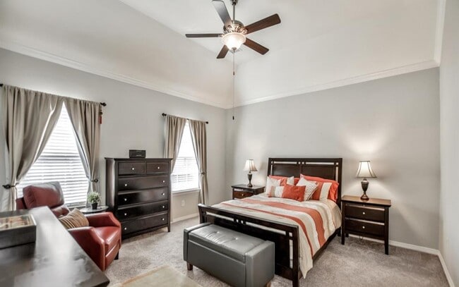 Building Photo - 12265 Oxford Cres Cir