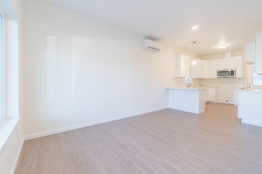 Building Photo - 4146 Avalon St