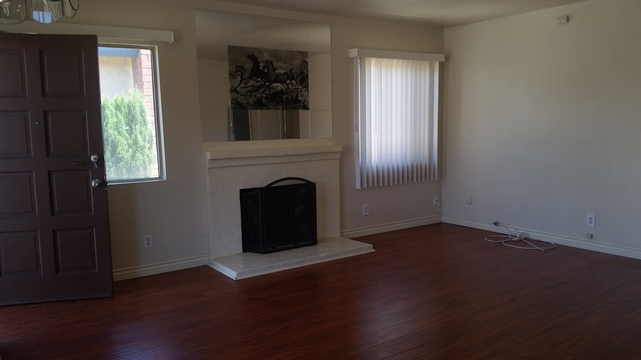 Building Photo - 15418 Larch Ave