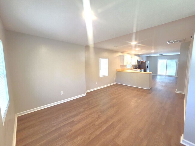Building Photo - 5888 Centerville Rd