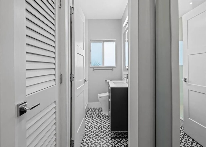 Building Photo - 808 NE 17th Way