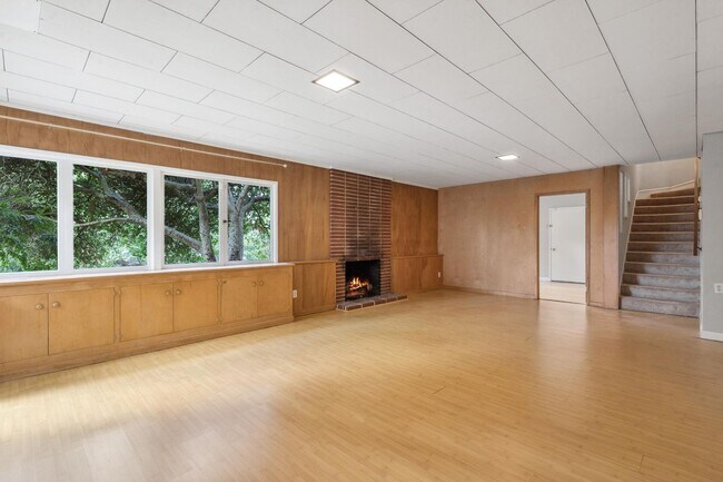 Building Photo - 5960 McAndrew Dr