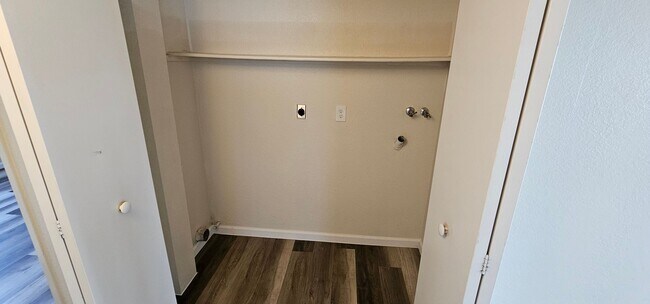 Building Photo - 825 Capehart Ct