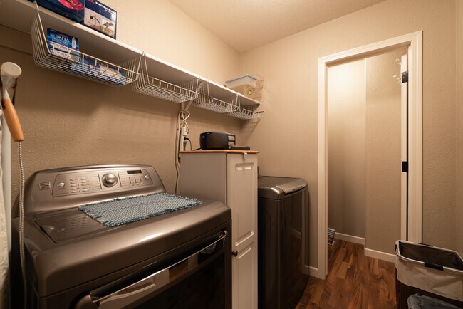 Building Photo - 2304 Marina Rd SE