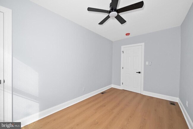 Building Photo - 504 W 26th St