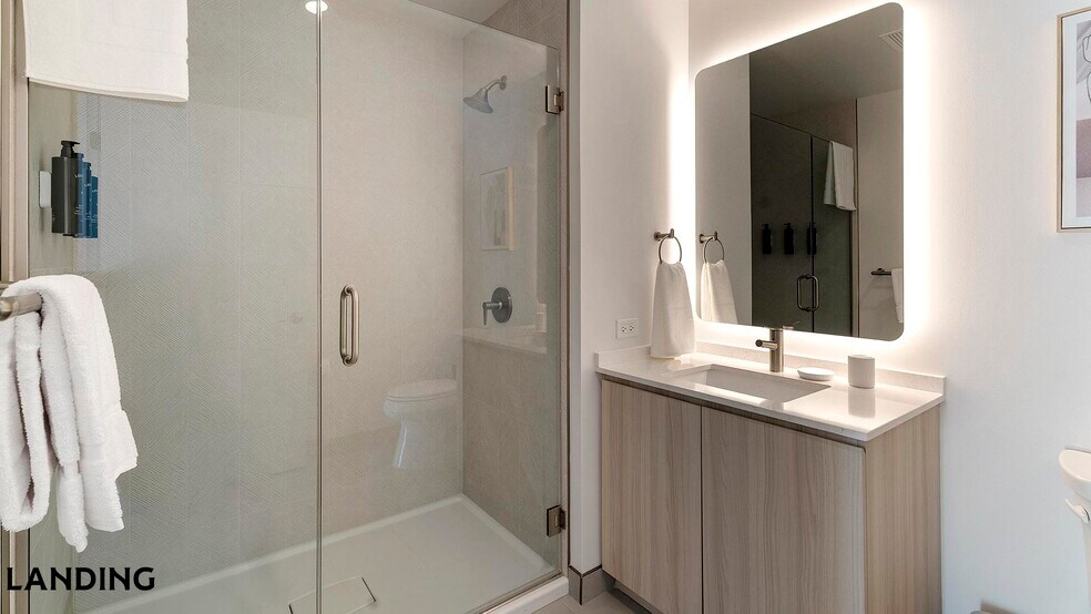 Building Photo - 513 S Damen Ave