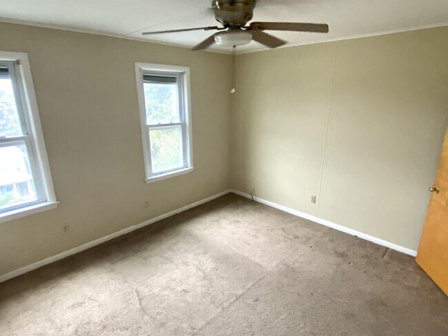 Building Photo - 611 Crown Ave