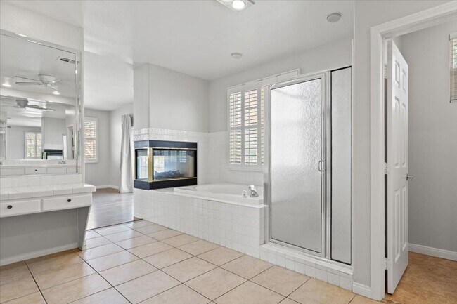 Building Photo - Expansive 4 Bedroom Home with a Pool and L...