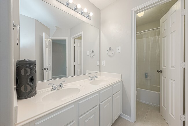 Building Photo - 4202 Stone Oak Ct