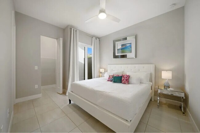 Building Photo - 15371 Green River Ct