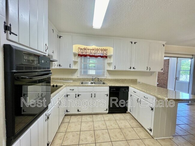 Building Photo - 621 Welsh Pl