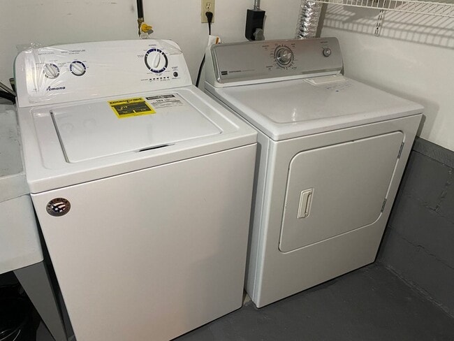 Building Photo - 421 Kirk Ave