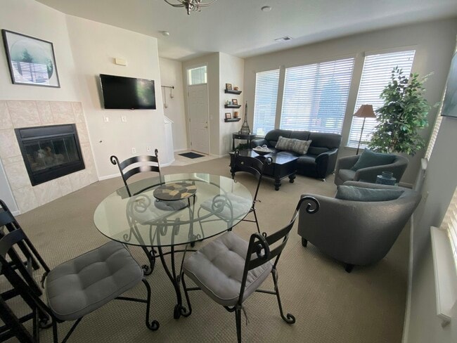 Building Photo - 16179 E Geddes Ln