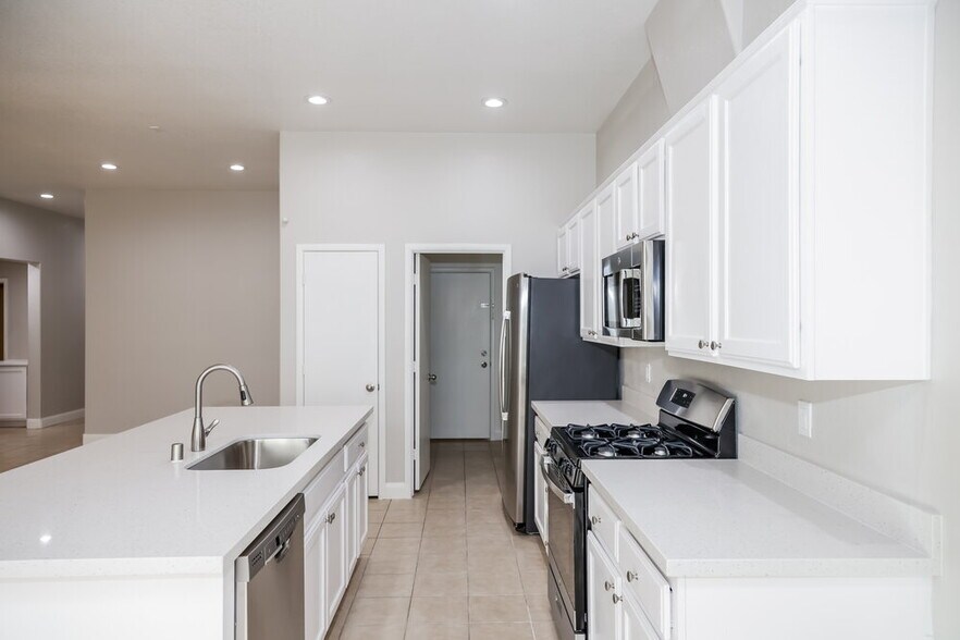 Building Photo - 3394 Wasatch Cedars St