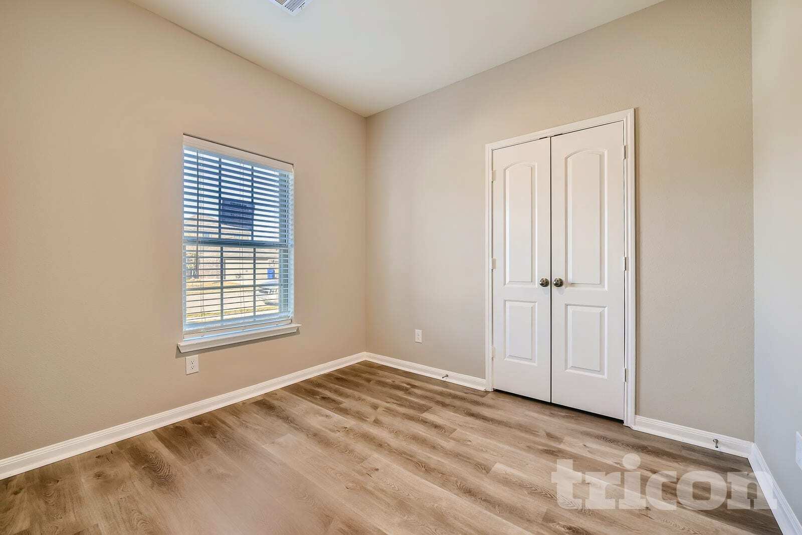 Building Photo - 1833 Chesapeake Dr
