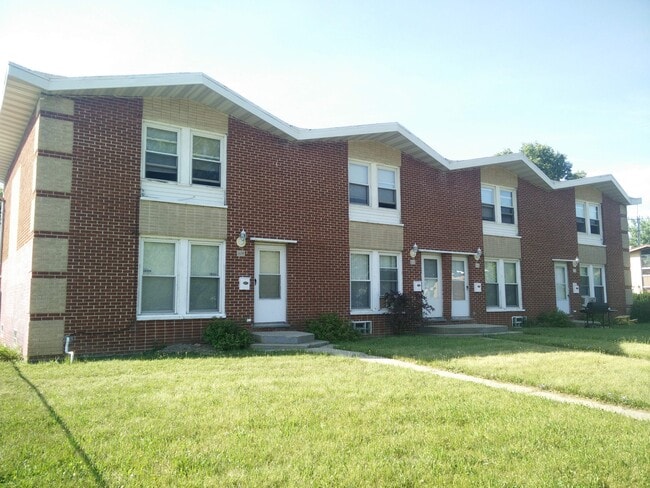 Have to come see beautiful hardwood 3 bedrooms - 1225 Broadway Avenue