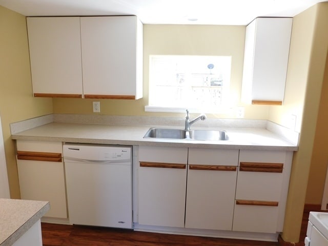 Building Photo - 2Bd/1Ba Single Story House - Available to ...