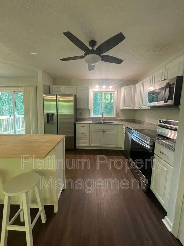 Building Photo - 2564 Timberly Dr SE