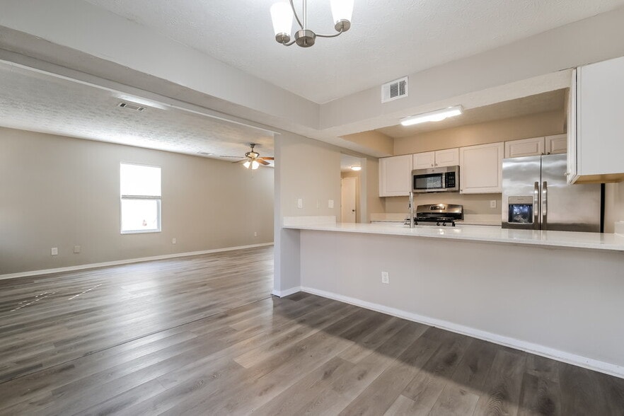 Building Photo - 6375 E Windsor Ln