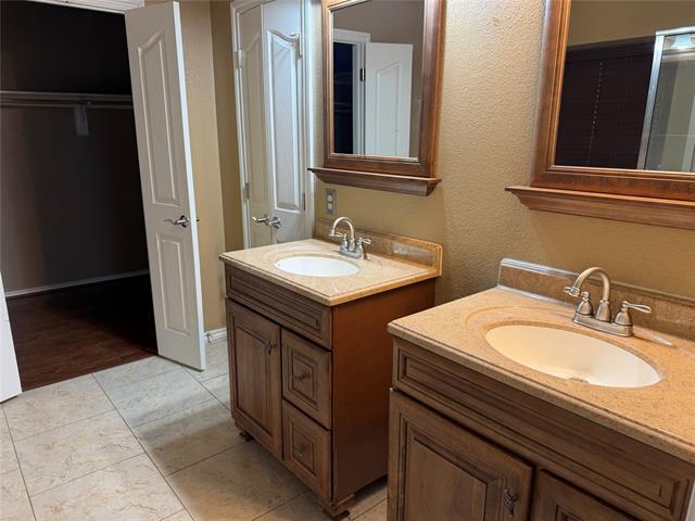 Building Photo - 8617 Shadow Trace Dr