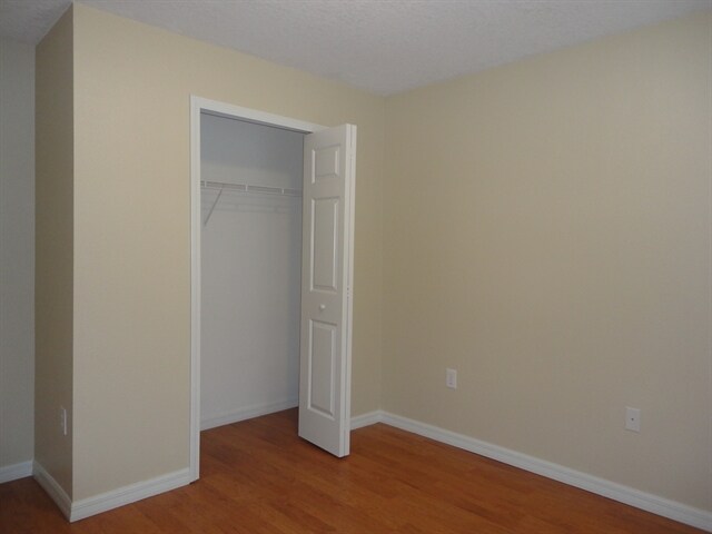 Building Photo - 532 Scarlet Maple Ct