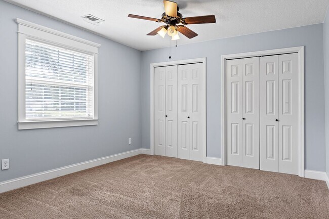 Building Photo - Beautiful 4 bedroom 2.5 bath home with lawncare, internet and security system included in rent