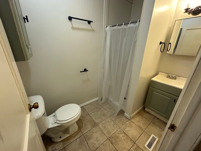 Building Photo - 5420 E 1st St N