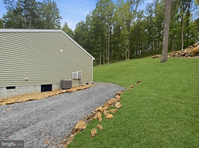 Building Photo - 441 High Top Rd
