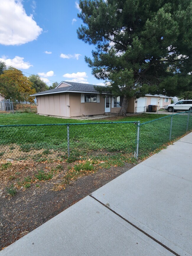 Primary Photo - 2323 E Liberty Ave