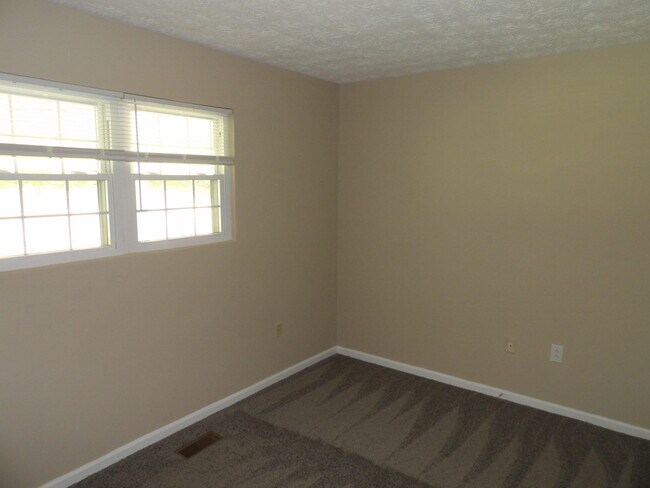 Building Photo - 248 Meadowview Dr