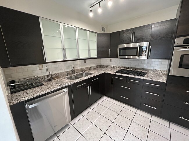 Building Photo - 5839 Daphne Dr