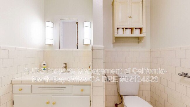 Building Photo - 2450 Grosse Ave