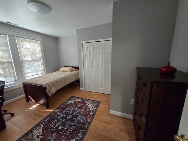 Building Photo - 411 Hobart Pl NW