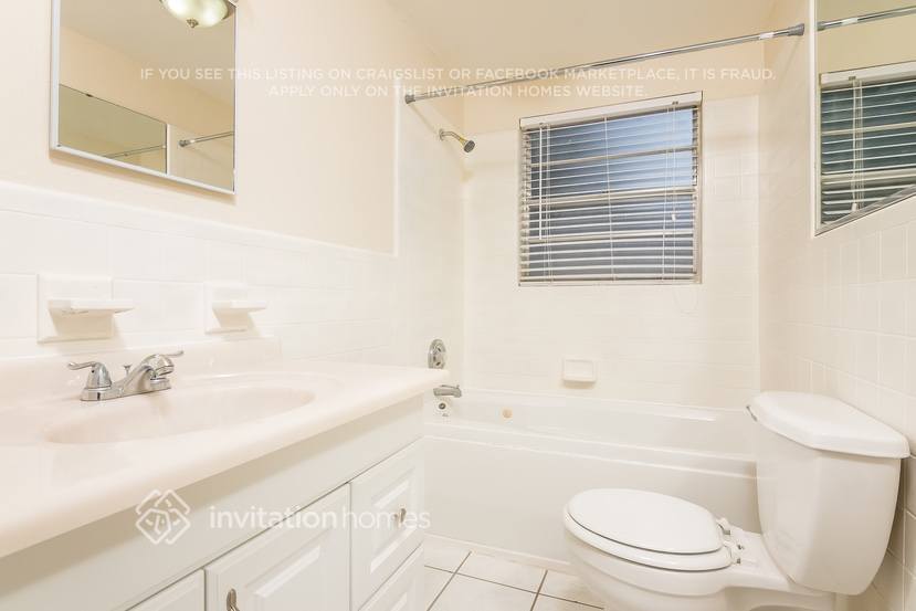 Building Photo - 4315 19th Ave W