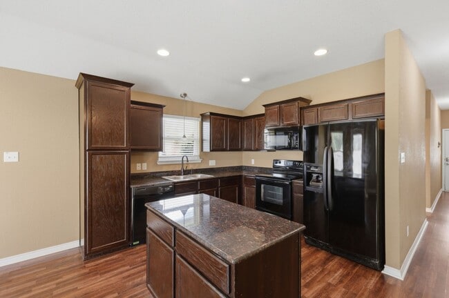 Building Photo - 2484 Horse Shoe Dr