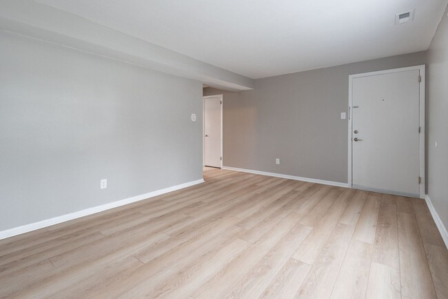 Building Photo - 1 bedroom | 1 bath - NEW RENOVATION Magnol...