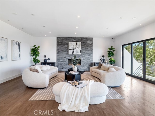 Building Photo - 2287 Sunset Plaza Dr