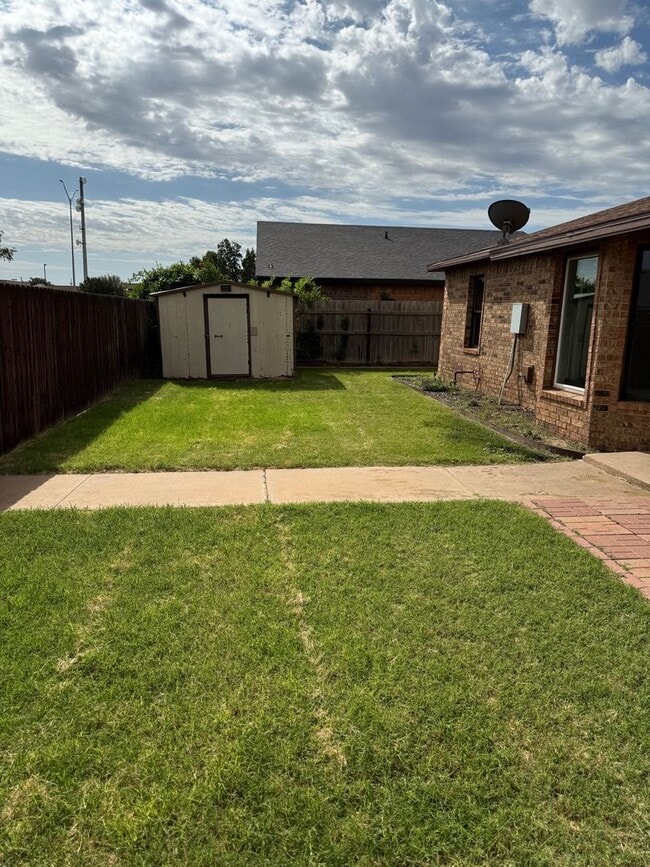 Building Photo - Updated 3-2-2 in Northwest Lubbock Near TC...