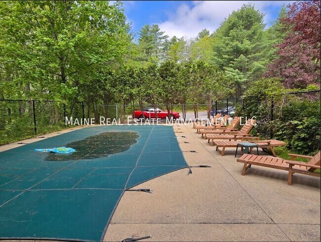 Building Photo - 10 Tall Pines Dr