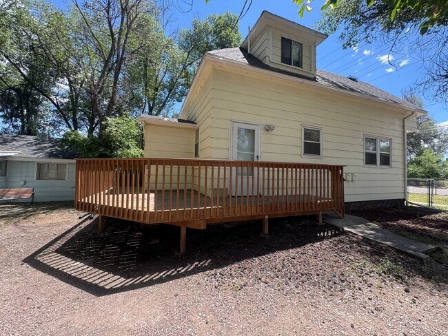 Building Photo - E. Brookside- 126