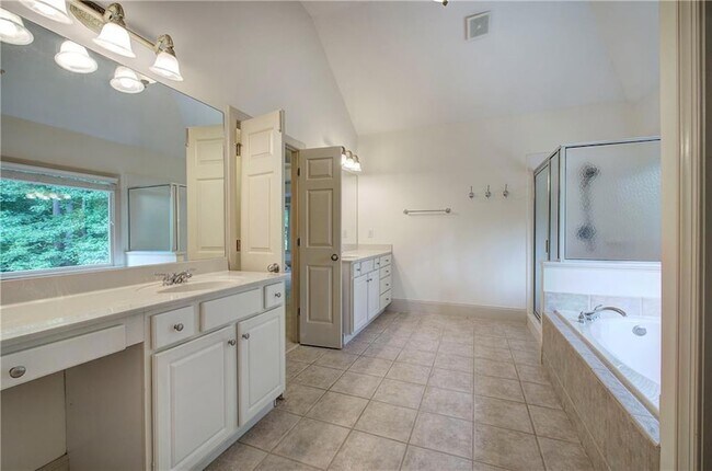 Building Photo - 2320 Starr Lake Dr NW