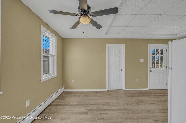 Building Photo - 538 Birch St