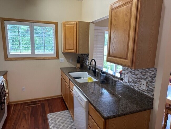Building Photo - 12957 Echo Ln