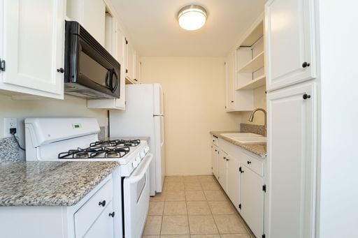 Building Photo - Lakeside Upstairs Two Weeks FREE 1 Bd / 1 ba w Laundry, Covered Parking, + Water/Trash Included