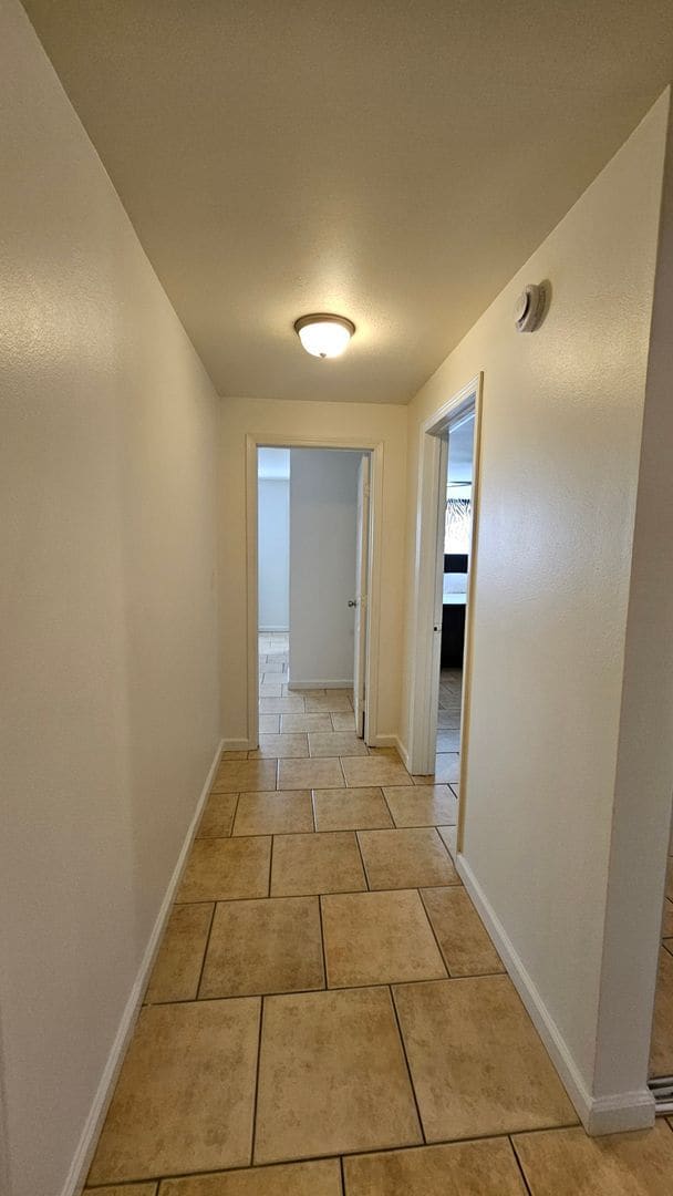 Building Photo - Turned key fully furnished 3 bedroom in Ki...