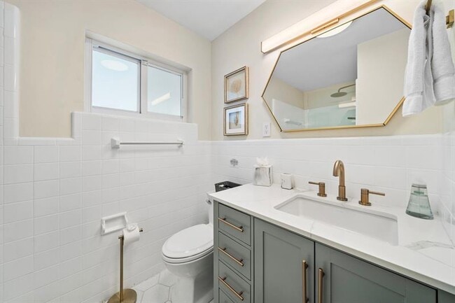 Building Photo - 4804-4806-4806 NE 21st Ave