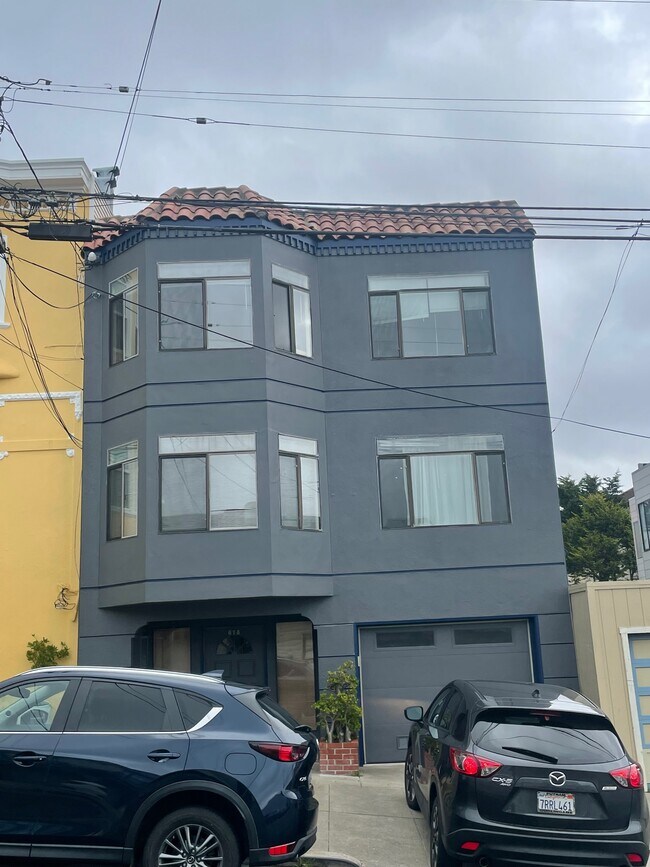 Building Photo - 678 41st Ave